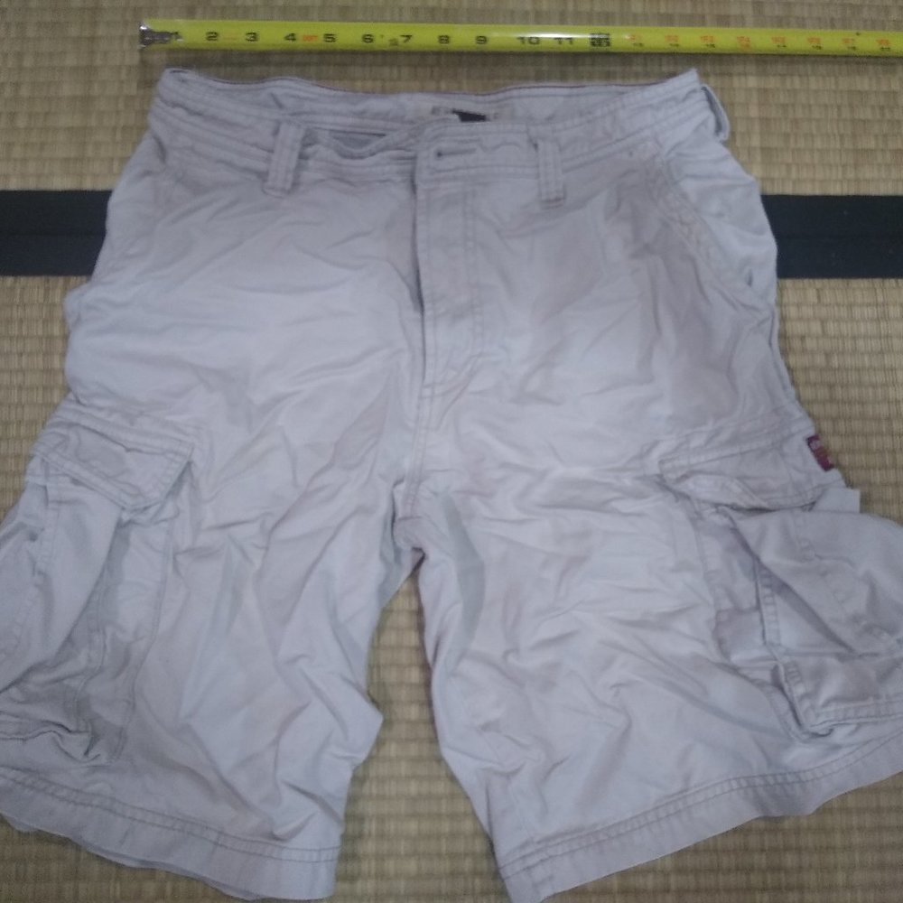 Aeropostale Cargo Shorts (white) - size 30 waist